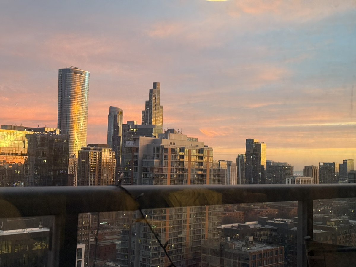 NickGrott's tweet photo. @nickwoj98 Couple more pics facing east, sunset against the buildings https://t.co/Bz6NjYcwfZ