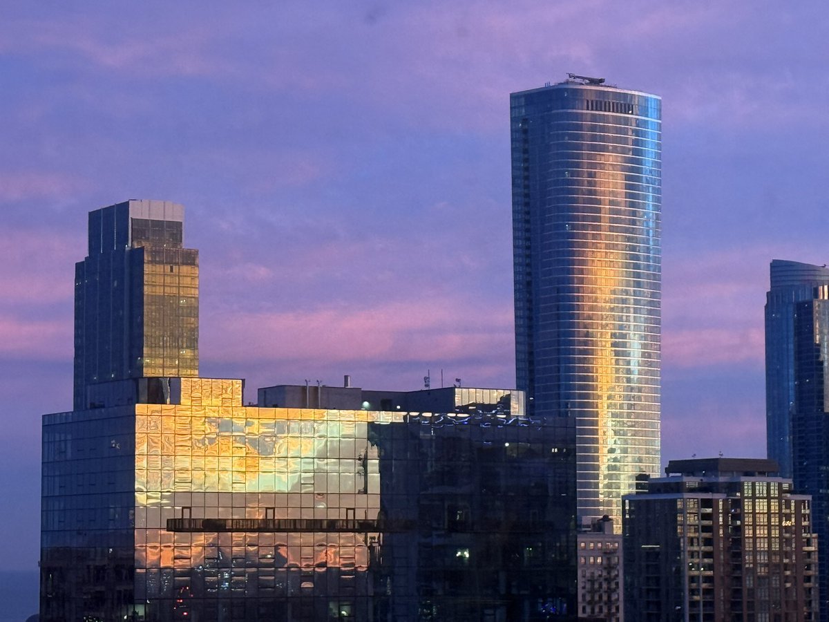 NickGrott's tweet photo. @nickwoj98 Couple more pics facing east, sunset against the buildings https://t.co/Bz6NjYcwfZ