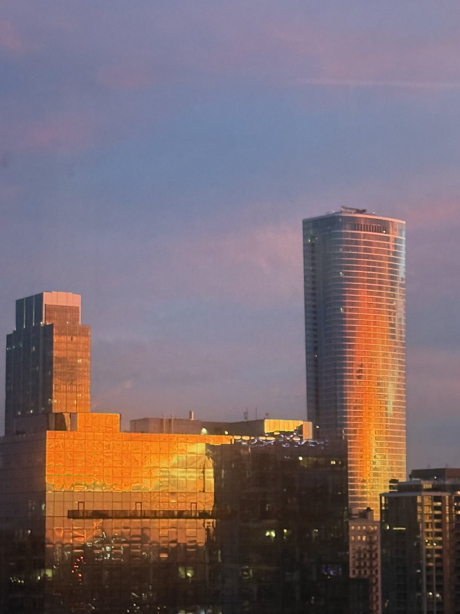 NickGrott's tweet photo. @nickwoj98 Couple more pics facing east, sunset against the buildings https://t.co/Bz6NjYcwfZ