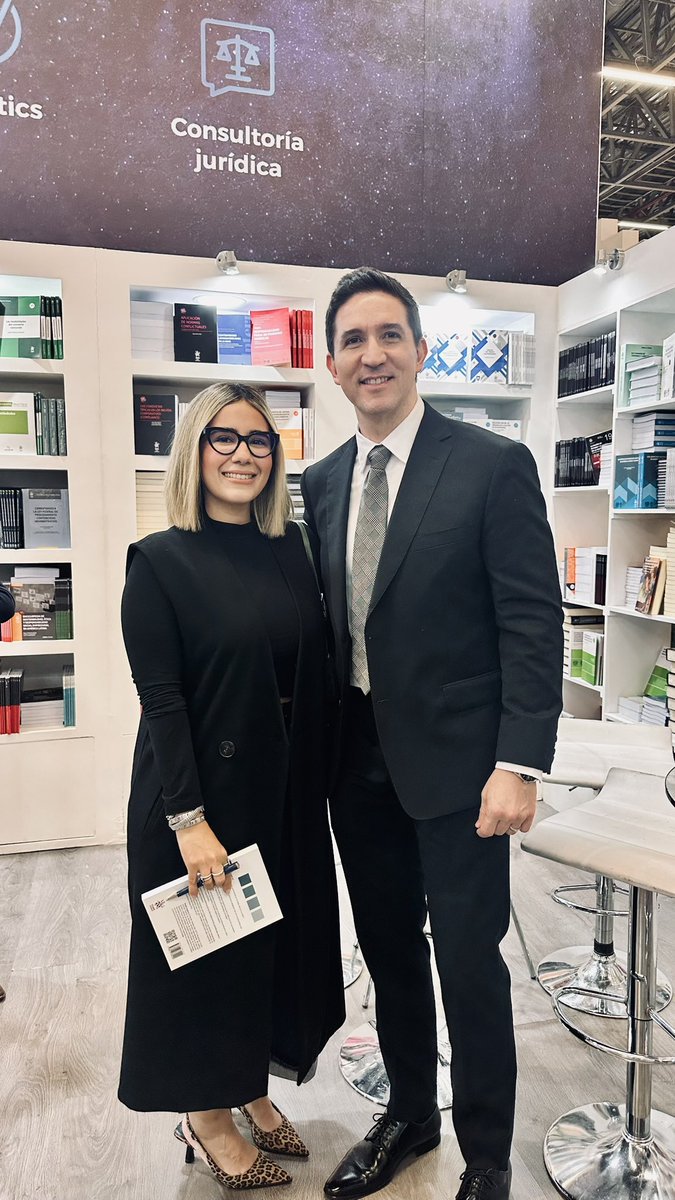 marfiscal_'s tweet photo. Hace 8 años escuché por primera vez una de sus conferencias. Salí de ella en modo fan. Hoy tuve el honor de ser invitada a la presentación de su libro Defensa Fiscal en su segunda edición. Mi admiración total, Sergio. Enhorabuena y muchos más! https://t.co/OPuYFXZCT6