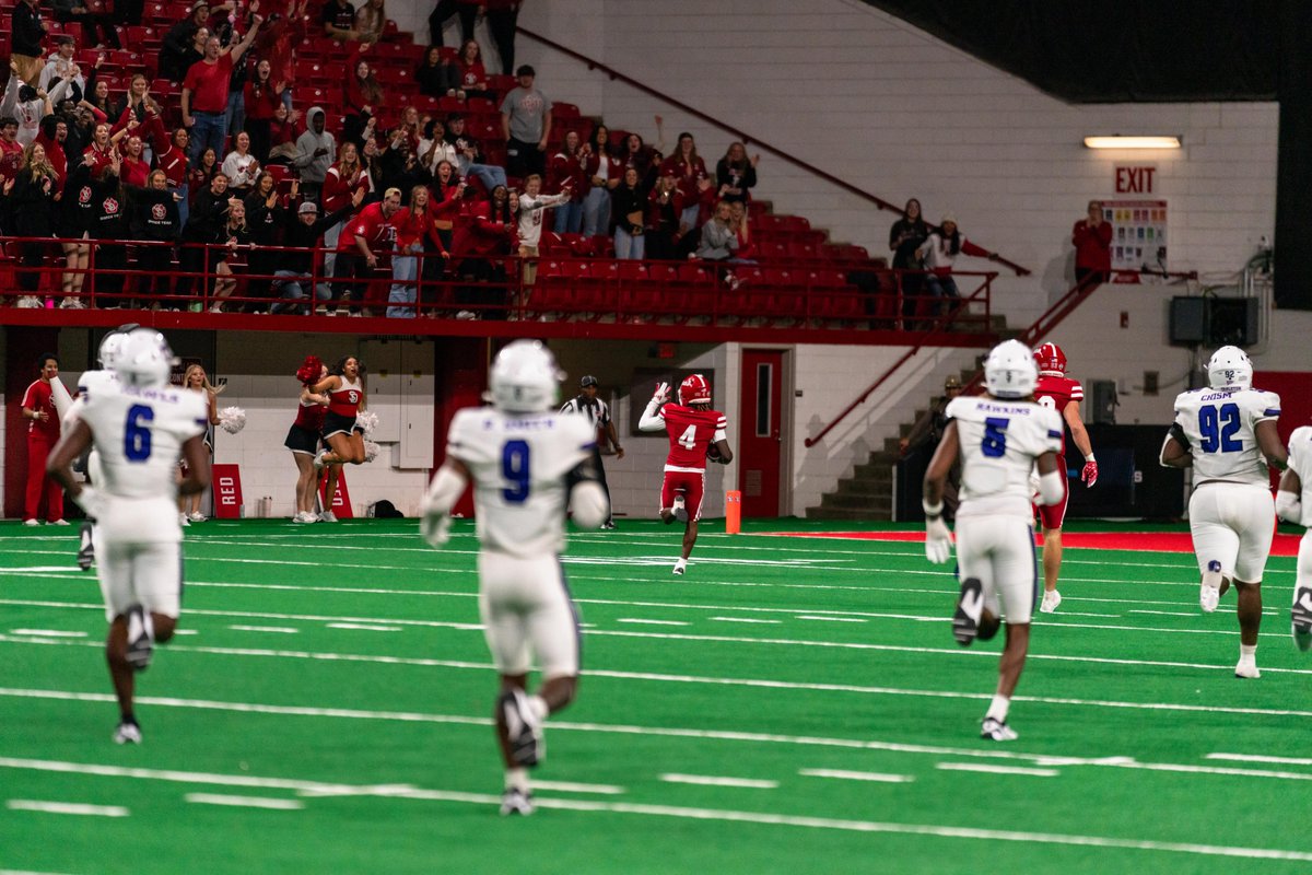 .<a href="/QuaronAdams03/">Quaron Adams</a> left them in the dust! 😮‍💨

#GoYotes x #WeAreSouthDakota