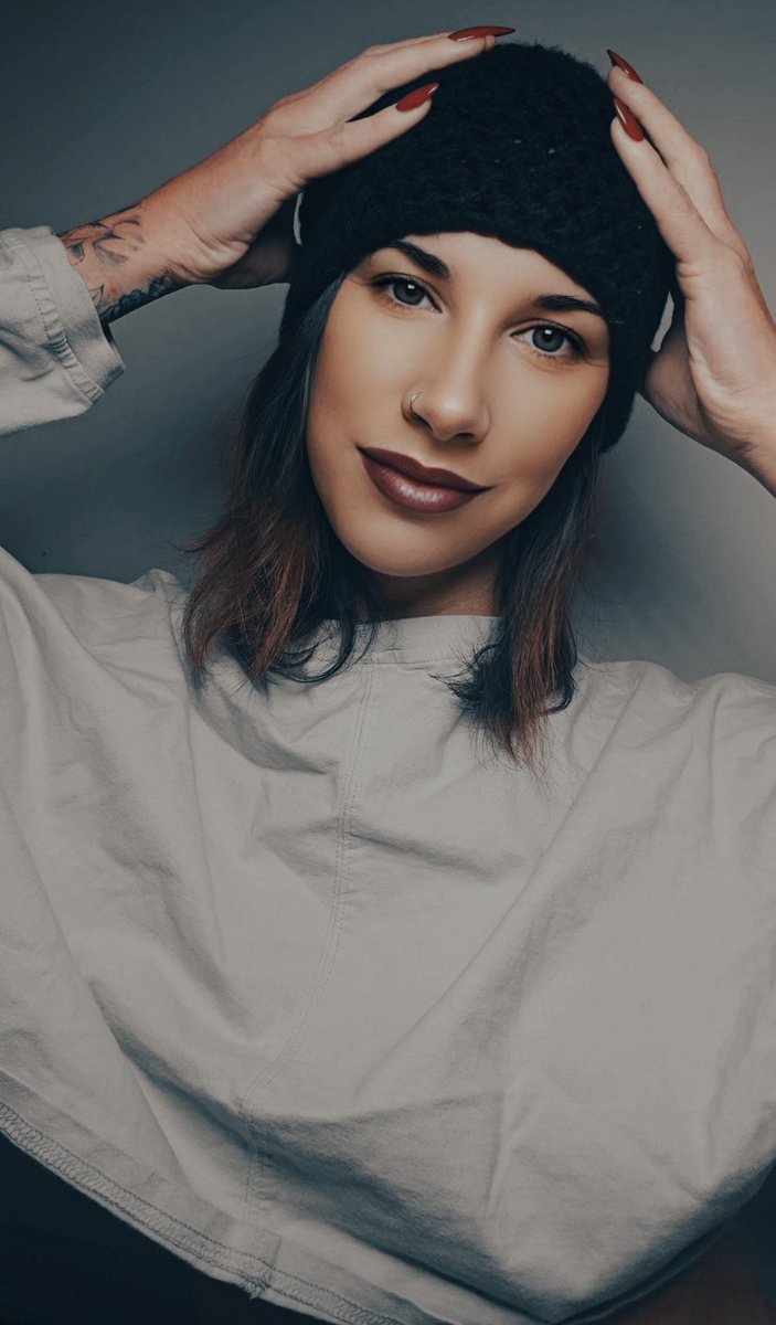 Jenny_Labbe_'s tweet photo. In the photographer's eye! Thanks, buddy! How's your Saturday going?

#Photo #Photograph #PhotoShoot #Shoot #Shooting #ShootingPhoto #Tattoo #Model #Saturday https://t.co/Kf4obVLI8T