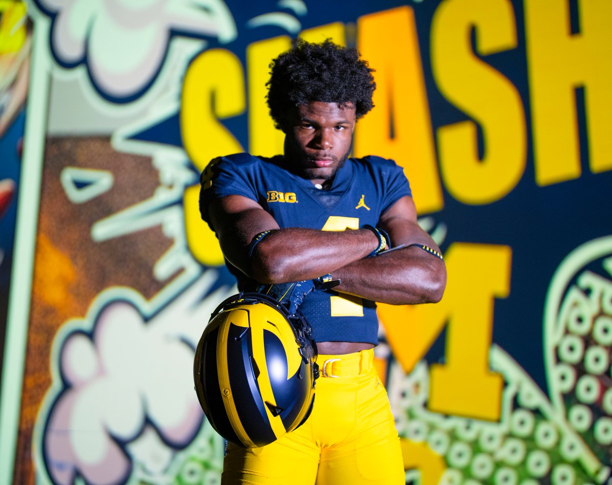 UMichFootball's tweet photo. Fired up to have @4k_Don in maize and blue! 🔥 https://t.co/3dSW8QkwmX