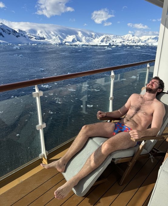 I&rsquo;m tanning in Antarctica rn, need some help warming up ❄️ https://t.co/MRquieC20w
