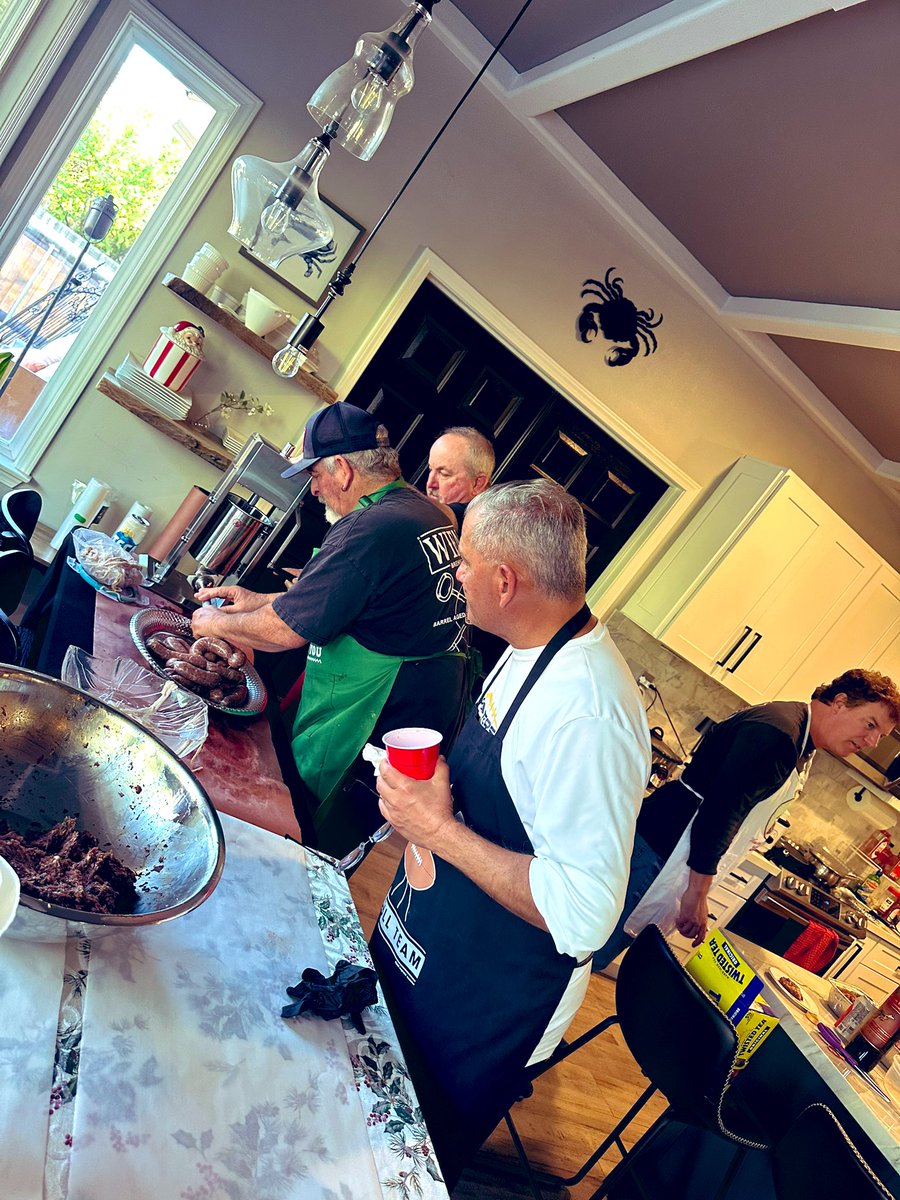 NKaravedas's tweet image. Sausage Party 🌭Part 2

Greek 🇬🇷sausage, Loukaniko!! 

#GreatTimes #GreatFriends
#TheSix #TisTheSeason #IYKYK @JKaravedas