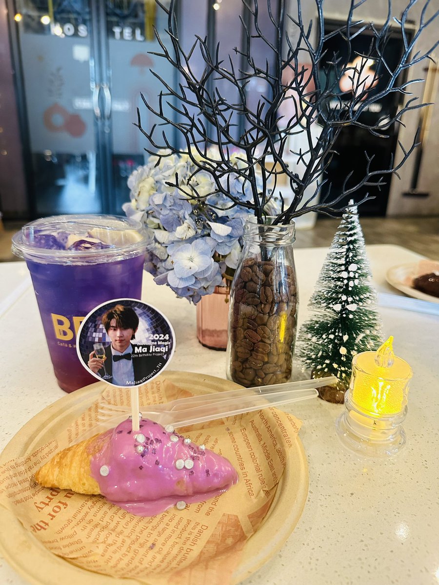 D-2✨
🪩 #MJQNocturneMagic1212 🪩

Location :Brio Cafe@Briocafehostel 
🚄BTSวงเวียนใหญ่
Date :7-8 December 2024
Time :11.00-17 .00

คาเฟ่วันที่สองเปิดแล้วค่า สามารถมาร่วมจอยงานได้เลยนะคะ ของแจกมากมายรอทุกคนอยู่💕

<a href="/TNT_SDSN/">时代少年团Teens In Times</a> 
 #MaJiaqi #马嘉祺 #หม่าเจียฉี #时代少年团 #TEENSINTIMES