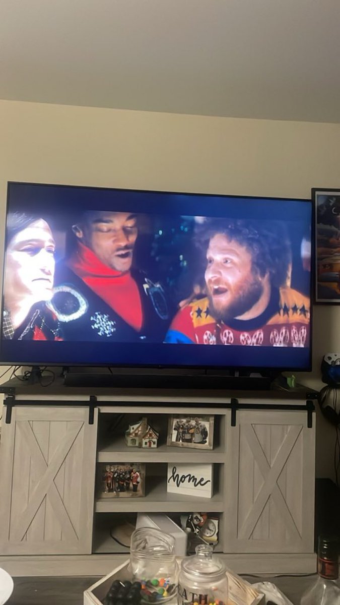 _nitro8's tweet image. Annual tradition #thenightbefore @hitRECordJoe @AnthonyMackie @Sethrogen