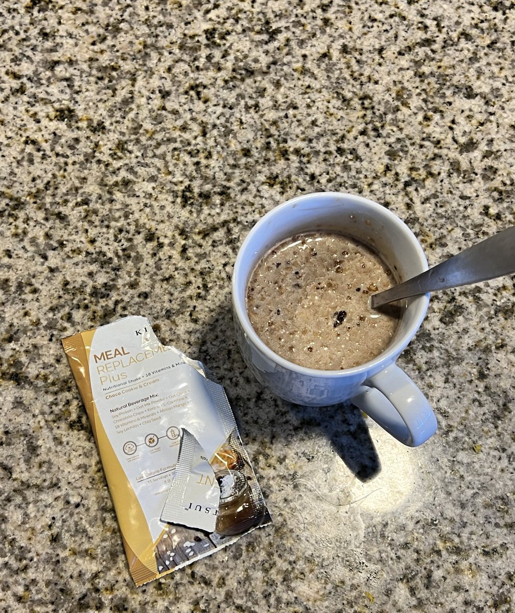 secretlyfura's tweet photo. Don’t sleep on Kitsui meal replacement pls korang. I amalkan tu, dalam 2 minggu loss 5kg ya (+ bersenam hihi) BUT YES THAT DRINK WORKS!! 👍🏻

Buat level 2 diet program. I explain kt bawah https://t.co/xJydonpYz8