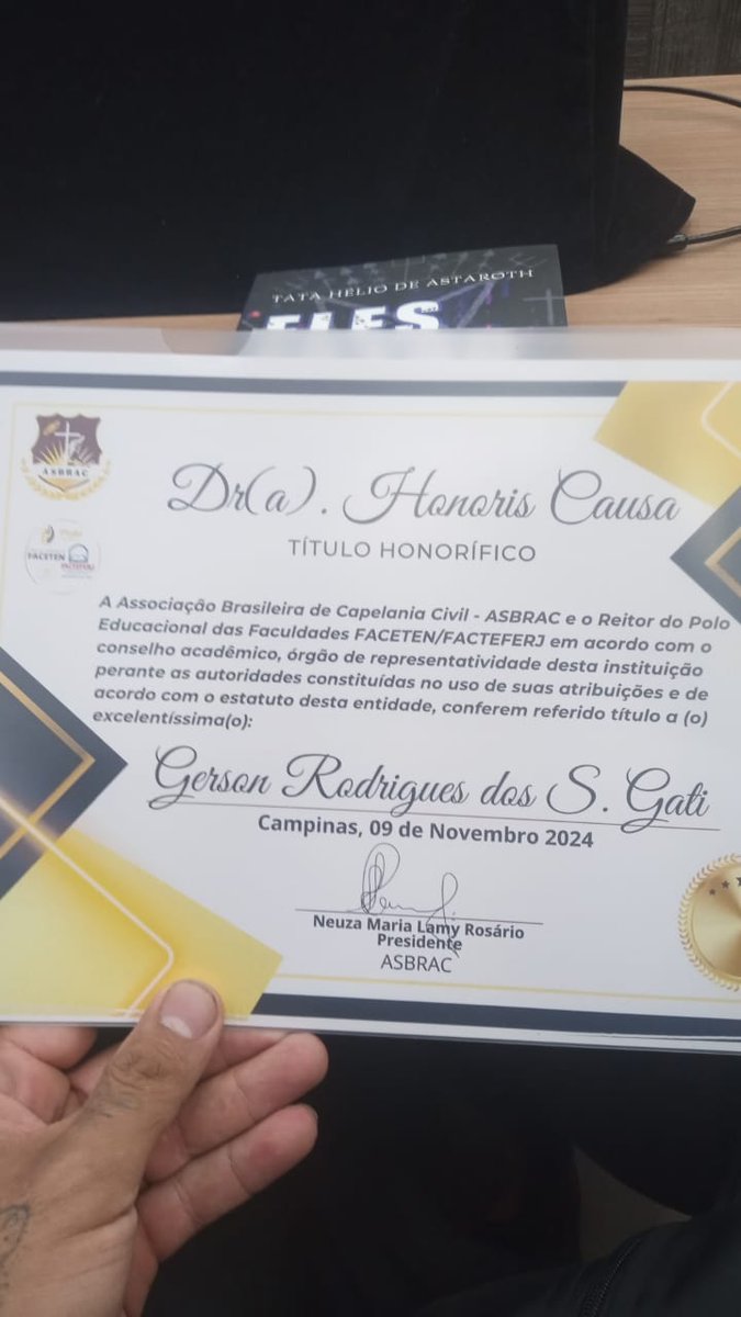 GersDeRodrigues's tweet photo. Já faz muito tempo que eu não apareço aqui no Twitter, muito menos na minha pagina @ComunismoAntifa 

- Recebi o titulo de Doutor Honóris Causa, e ando bem ocupado com a produção dos novos livros e o cargo de Sacerdote. 

Sigo vivo, e Antifascista sempre 
Uni-vos https://t.co/DTMlw6b1OG