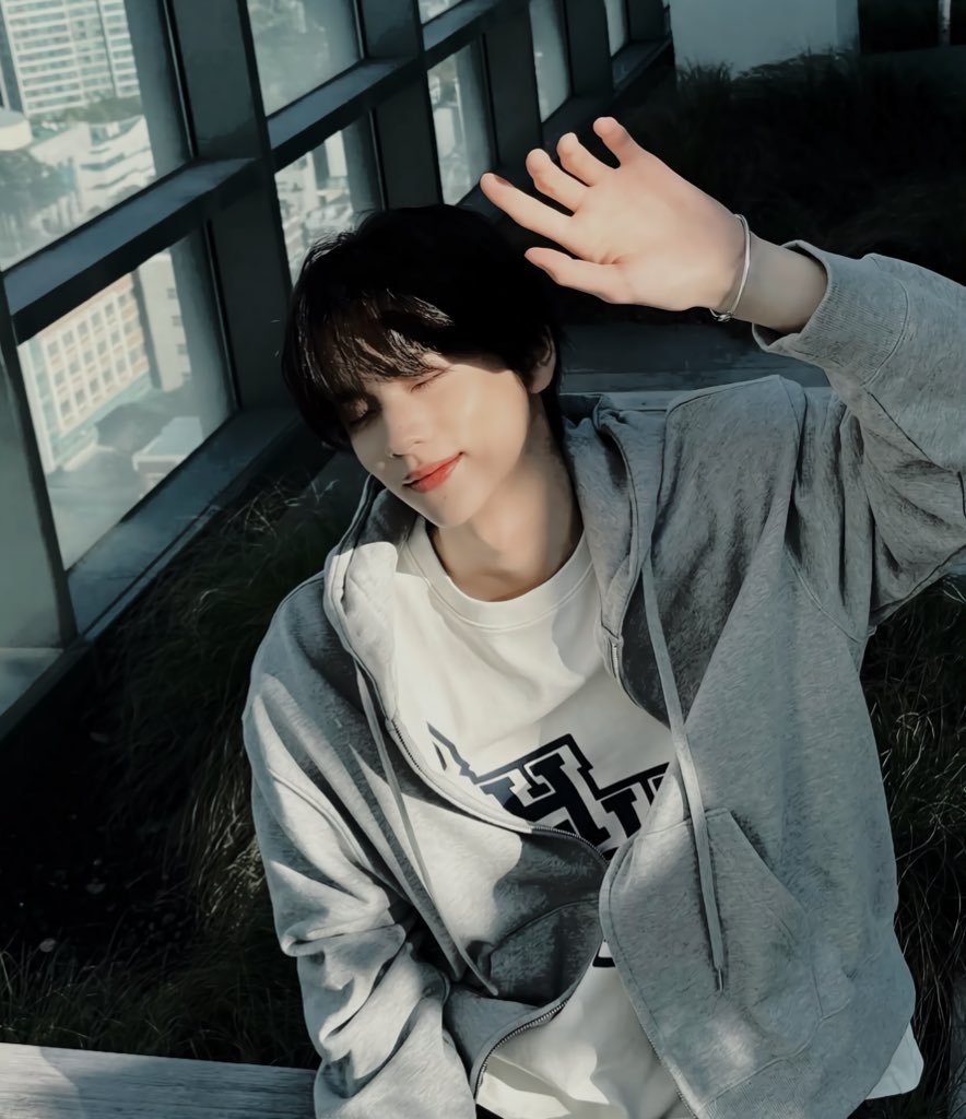 ancthrlifc's tweet photo. ⠀ 
⠀ ⠀ ⠀ ⠀                         ،،  seok jasper

⠀ ⠀ ⠀ ⠀                  veintidós. lado oeste. 
                                trabaja en la juguetería. 
⠀ ⠀ ⠀ ⠀ ⠀               (  * 𝒔h1n 𝒋vng-hwan  )

⠀  ⠀            ────  @NUTCRACKERT0WN  。
⠀ https://t.co/cT5XSx7Hpx