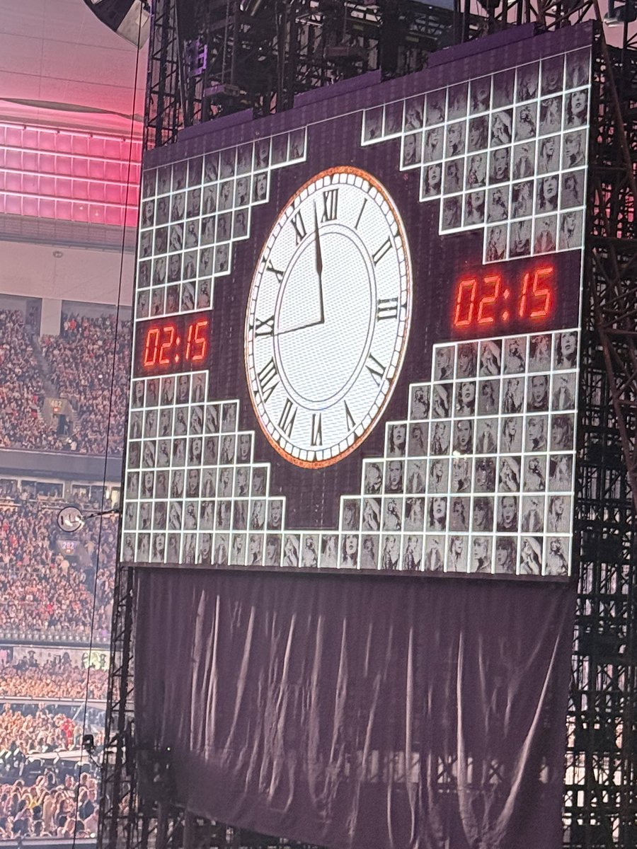 ITS A CLOCK! (For the second to last time!) #VancouverTSTheErasTour <a href="/taylornation13/">Taylor Nation</a>