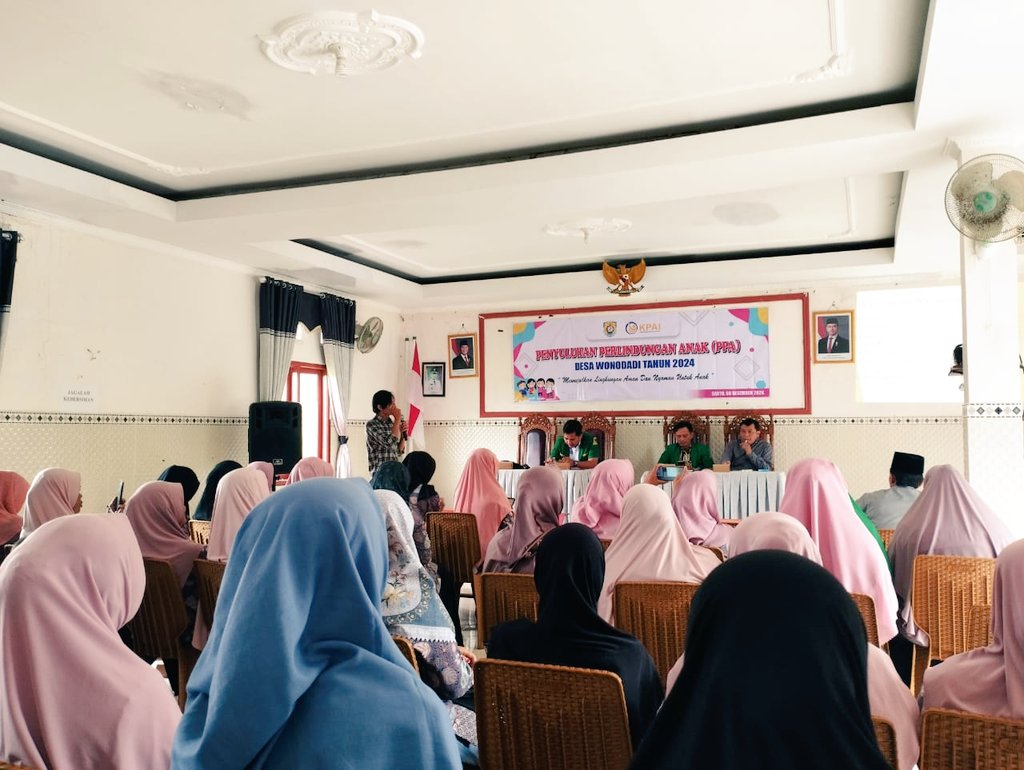 Achmad_Misrin80's tweet photo. memberikan materi hukum, memahami unsur, delik TPKS bersama ibu-ibu &amp; pemdes Wonodadi Plantungan Kendal, sambil mendorong Desa Ramah &amp; Tanggap terhadap Kekerasan Perempuan Anak #TPKS #KBGO https://t.co/Bg4aNDTpB8