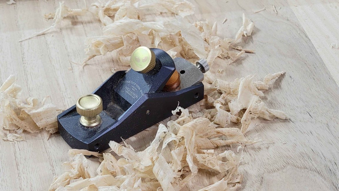 Pyroferusmedia's tweet photo. there is something eternally, that is almost never forgotten when you work with hand tools. #woodworking #handmade @BridgeCityTools https://t.co/phymdDwkv8