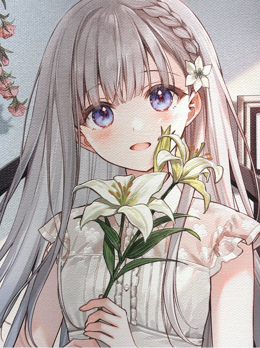 「今回の記念展では特殊な印刷加工の作品を展示&販売しています。見応えがあると思うの」|フカヒレのイラスト