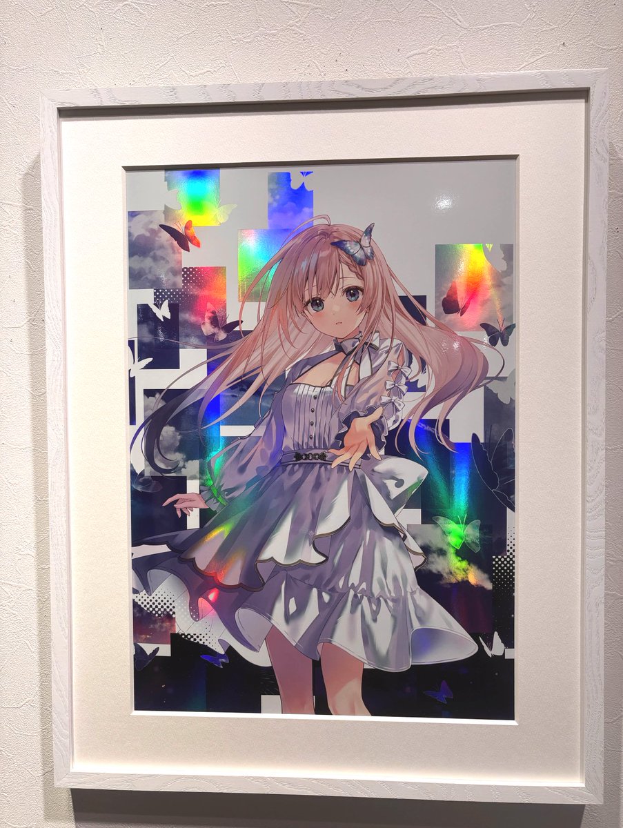 「今回の記念展では特殊な印刷加工の作品を展示&販売しています。見応えがあると思うの」|フカヒレのイラスト