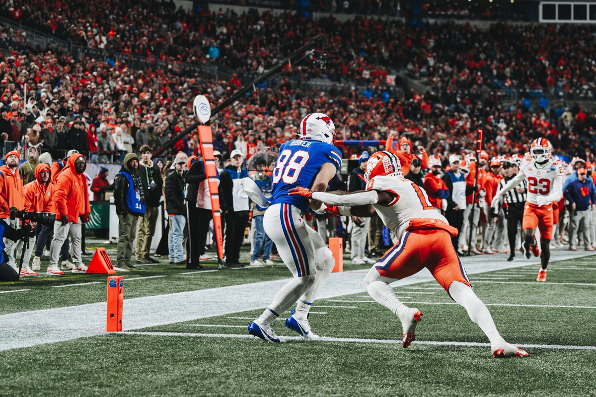 SMUFB's tweet photo. Keep. Fighting.

#PonyUpDallas. https://t.co/e2kRQ2IKvZ