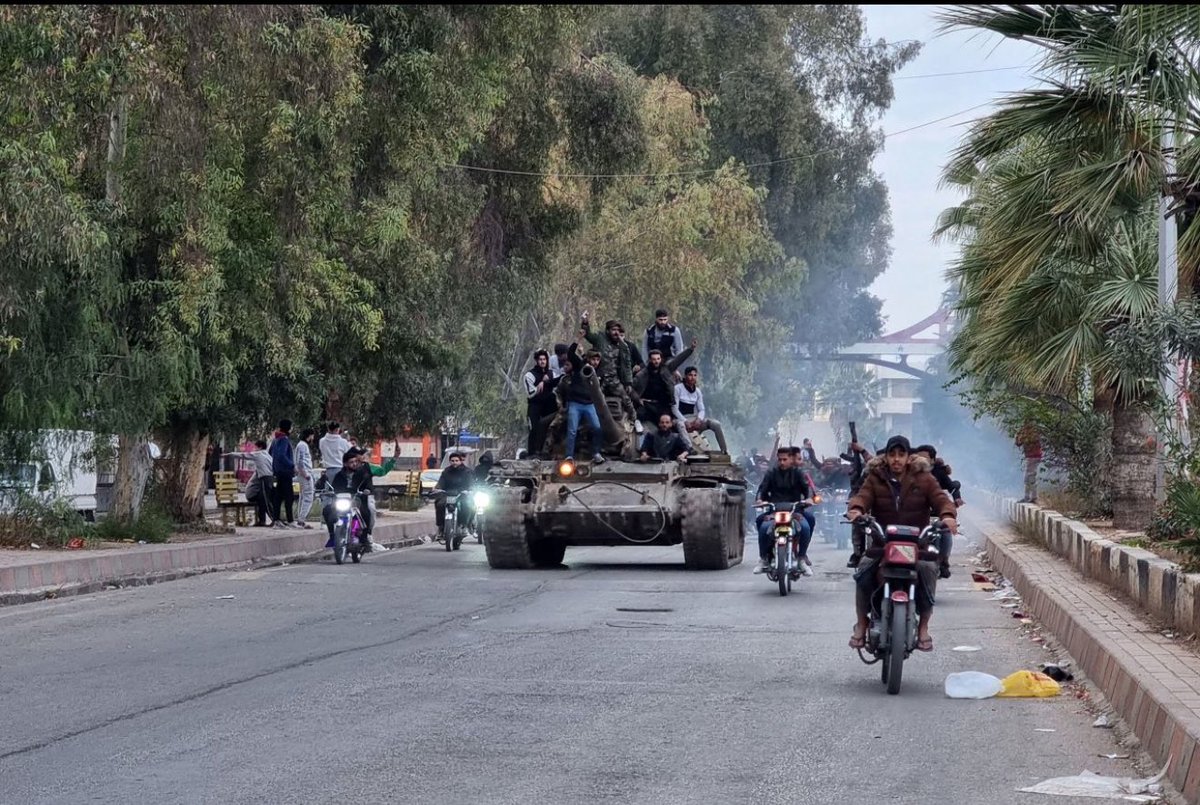 sumit45678901's tweet photo. 🇸🇾 Syria - After 53 years of dynastic rule, the Assad regime officially fell on December 7, 2024. Syrian rebels announced the capture of Damascus and the overthrow of Bashar al-Assad through radio and TV networks. 

The rebels claim they shot down Bashar al-Assad's plane. https://t.co/jSFbm79xZh