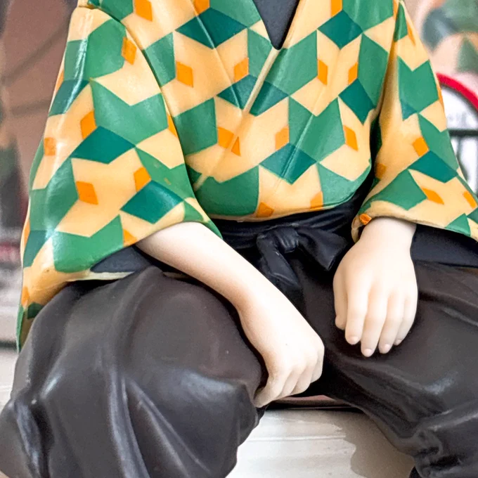 手の表情が良いです!こういう細かいところ抜く時埋まりがちだと思うんですけどこんな綺麗に抜けるんですね〜爪に色付いてる気がします!気のせい? 逆に髪は結構荒いんですけど引きで見ると造形自体は悪くないですね