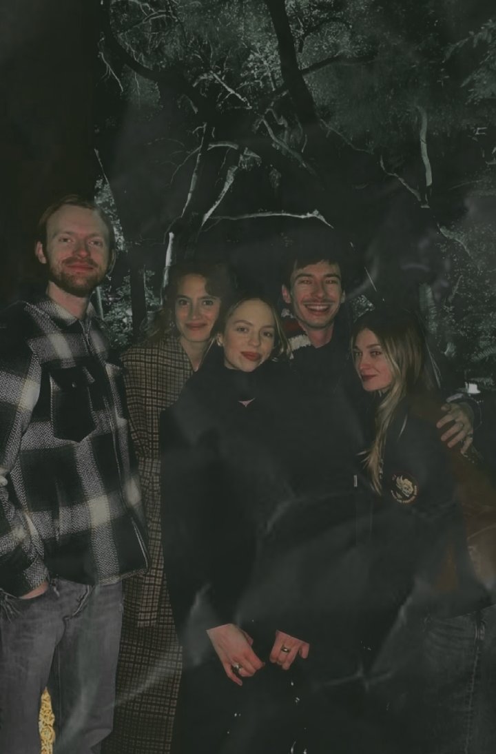 in the clerb, we all fam.