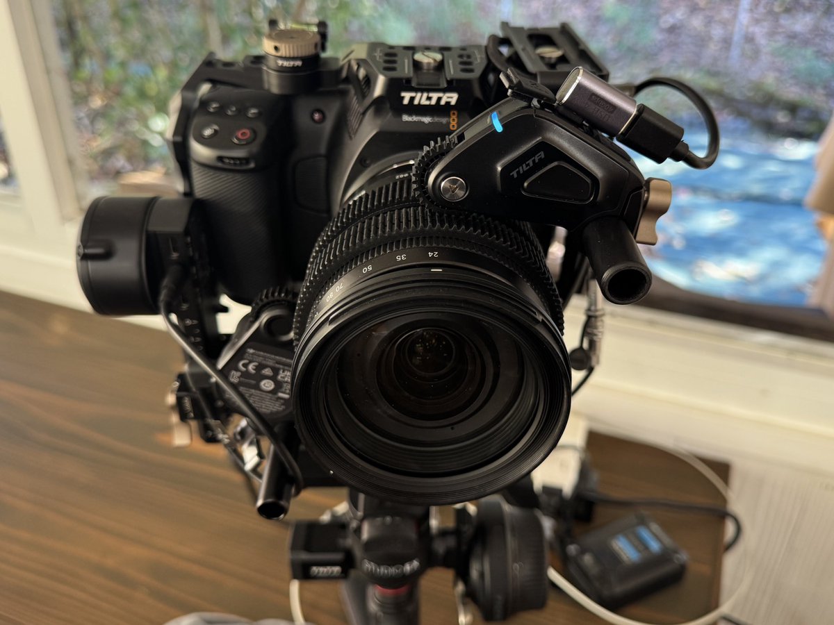 Studio_EX's tweet photo. 久しぶりにGimbalに載せた
やっぱり重いw

#bmpcc6kpro https://t.co/mrDNbG5xmx