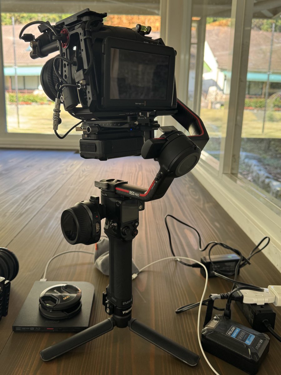 Studio_EX's tweet photo. 久しぶりにGimbalに載せた
やっぱり重いw

#bmpcc6kpro https://t.co/mrDNbG5xmx