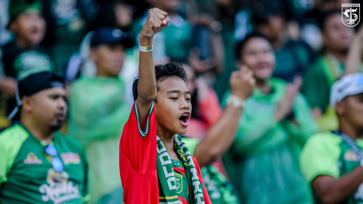 persebayaupdate's tweet photo. Alhamdulillah…

Terima kasih dukungannya Bonek-Bonita, tiga poin untuk kalian. Suara kalian di Gelora Bung Tomo menjadi energi ekstra bagi seluruh tim Persebaya.

Perjalanan masih panjang, jangan lelah untuk terus mendukung kami. Sampai jumpa di GBT Rabu lusa, 11 Desember 2024. Laga lawan Persik juga harus diperjuangkan.

Jadilah PEMAIN KE-12…!

WANI…! 

#Persebaya
#Bonek
#Blessin97ourney
#Footballforhumanity