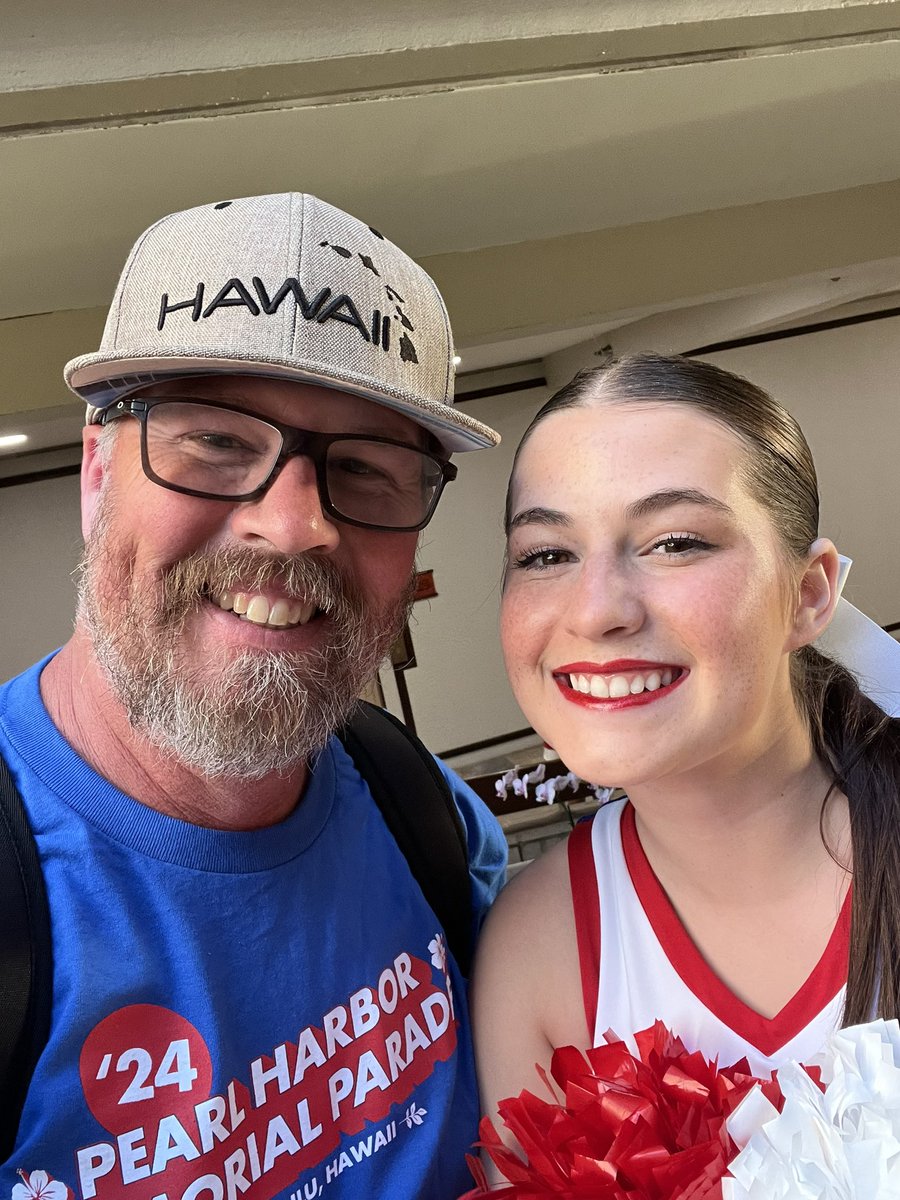 TravisPete_son's tweet photo. Pearl Harber Day parade. Waikiki beach https://t.co/pKE5P05XGK