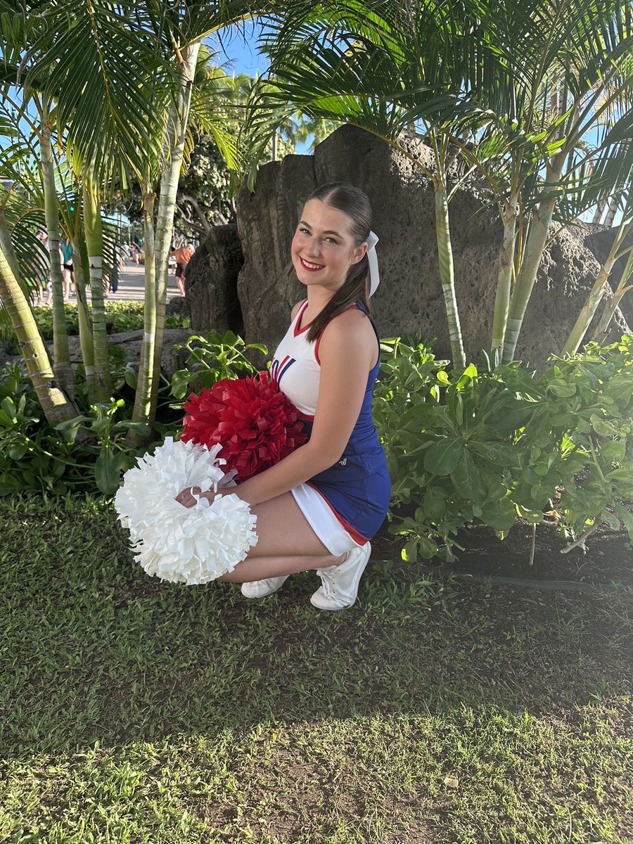 TravisPete_son's tweet photo. Pearl Harber Day parade. Waikiki beach https://t.co/pKE5P05XGK