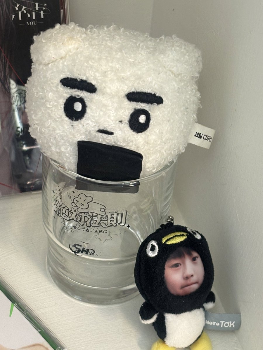 금일 온더락잔 소량 현장 판매 진행합니다!
개당 12,000원에 구매가능합니다.

구매를 원하시는 분들은 매장 내 럭키드로우 스태프들에게 문의하시면 구매 가능합니다💕