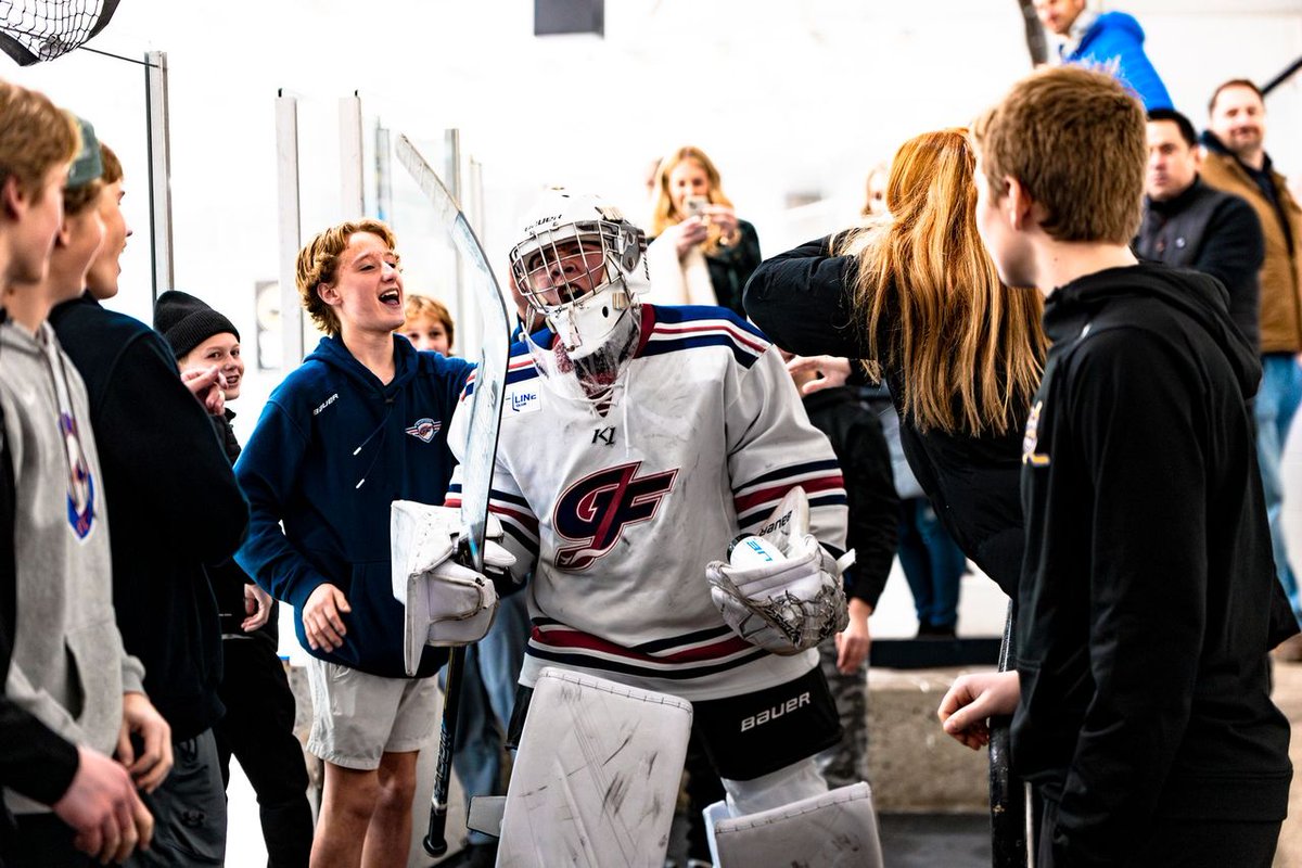 Spirit of Duluth 
Bantam AA Semifinals 

Edina > White Bear Lake (8-3) 

Dylan Donnay leads Hornets to Sunday's championship with 2G/3A against Bears 

Grand Forks > Minnetonka (4-0) 

Two goals from Noah McGauvran and a 27-save shutout by Alex Starus send Aviators to finals