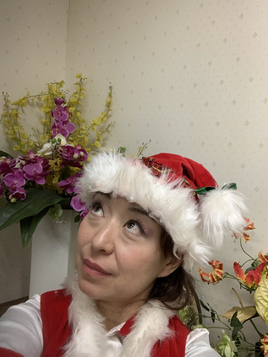 hirokosullivan's tweet photo. 今年もサンタパフォーマンス❗️❗️
近所に住むお知り合いから回り回って私では！？と
メッセージが、、、見つかった🤭 https://t.co/nep42AeN19
