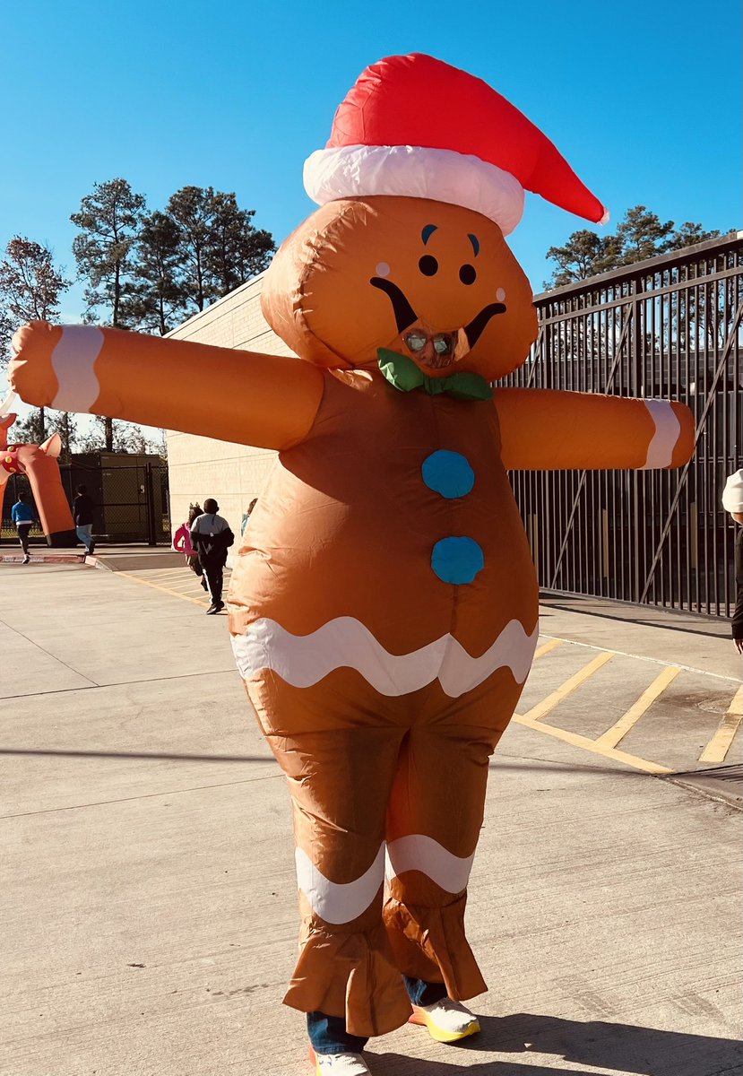 Groves_PE's tweet photo. 🦌OH WHAT FUN IT IS TO RUN🦌 
Our Grizzlies had an amazing time at this year’s Reindeer Run! Huge thanks to the @GrovesPto and the GE Specials Team for all of their help! We love our GE family. @HumbleISD_GE https://t.co/TSrwzfXOor