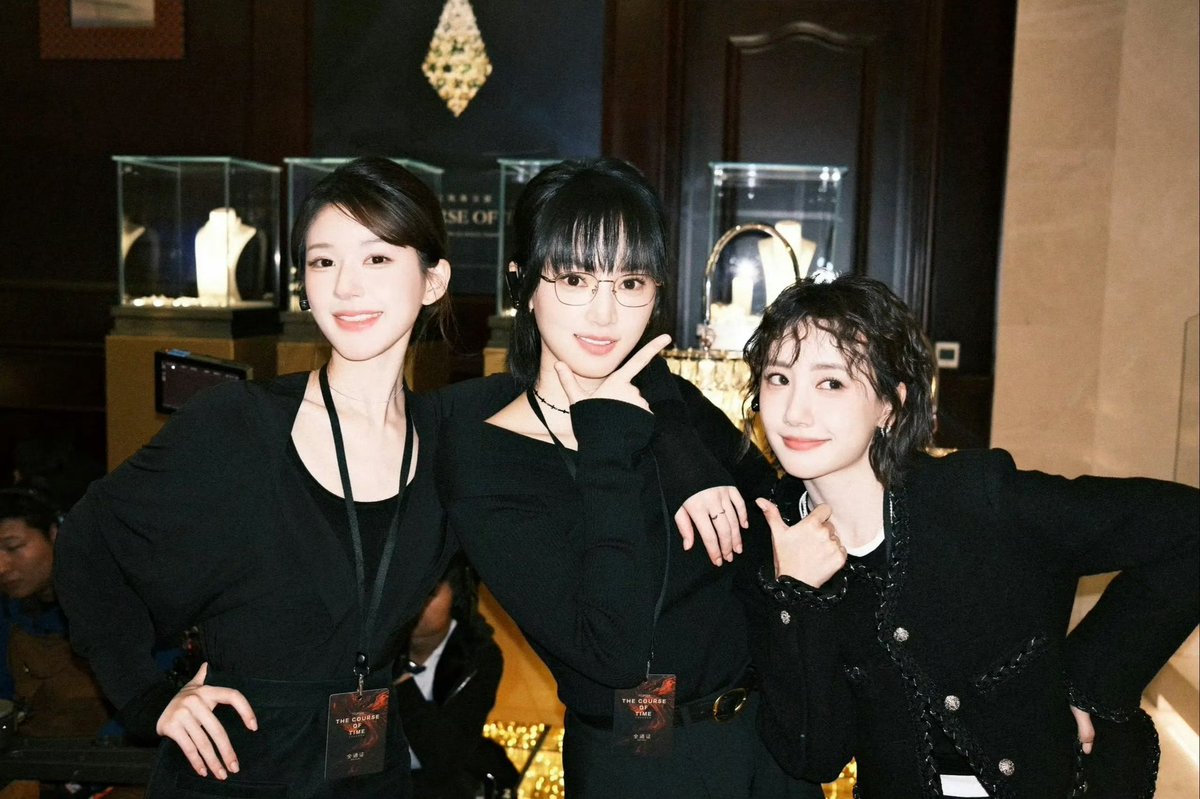 앙 뭐야 완여 방풍의영 임칠이잖아!!!
로사 찬찬 위소💕
<연인> 꼭 봐야됨!!!