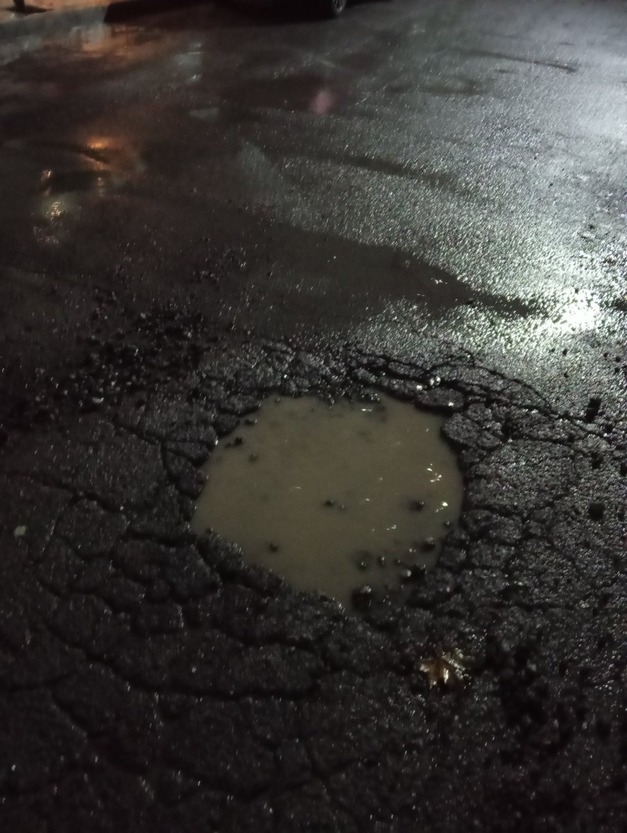 rl_jassodea's tweet photo. Que onda con la calidad de tu bacheo?? @daniel_carrillo  no tiene ni dos meses que taparon los baches de la cuadra y otra vez está igual, que mugrero!! @GobSanNicolas https://t.co/QQP863fS6E