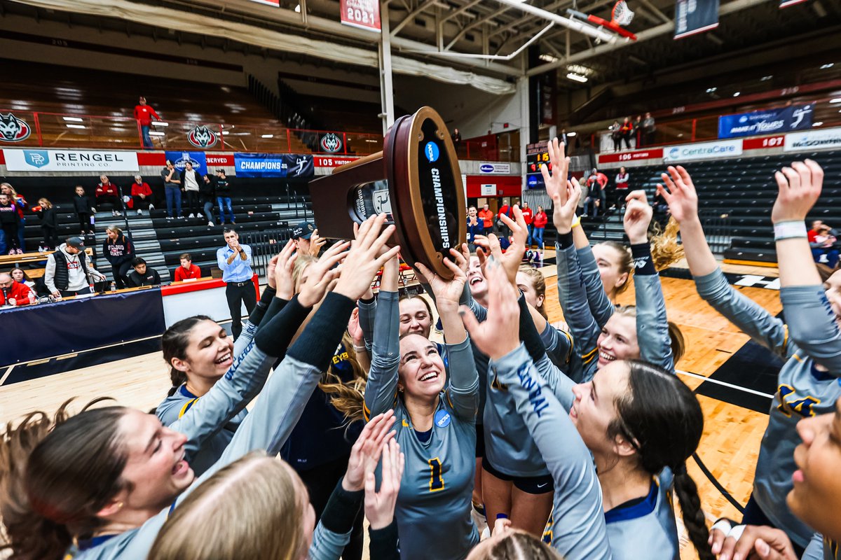 ucoathletics's tweet photo. 𝓣𝓗𝓔 𝓜𝓞𝓞𝓓 𝓘𝓝 𝓜𝓘𝓝𝓝𝓔𝓢𝓞𝓣𝓐

(Photos courtesy of SCSU Athletics)

@UCOvolleyball x #RollChos https://t.co/QONXBpDAyc