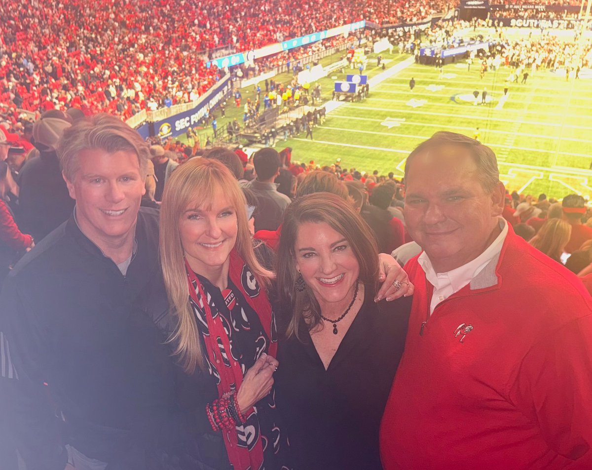 SusanStrib's tweet photo. My Dawgs are resilient as hell and they NEVER give up. Hey Texas, whoโs your daddy? Iโm ready for some New Yearโs football in New Orleans! #GoDawgsย #Woof #HBTFD #SECChampions #NOLABound https://t.co/nxElvwHAiq