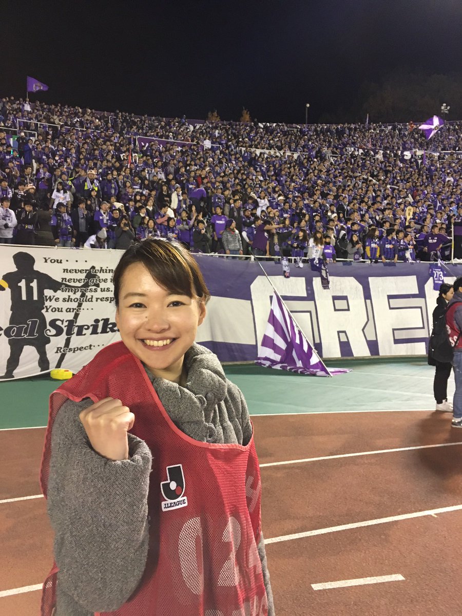 yurikaa624's tweet photo. いざ大阪へ！思い返せば9年前のCSも現地大阪取材。記者席が観客席と同じ位置で劇的な展開に吉田さんも先輩も私も叫びながらの観戦だったなあ😌

元気丸担当したてのあの頃あの感動を見たからこそ今もスポーツ取材を続けています。今年はどんな景色が待っているか。今から楽しみ！
#広島サポ大阪遠征 https://t.co/W8OyCG7HWu