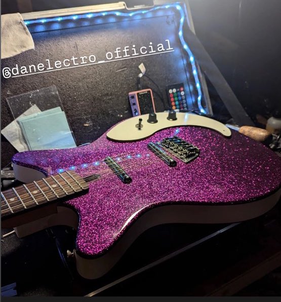 DanelectroUSA's tweet photo. #WelcomeToTheJangle 💜
https://t.co/Bm8KhffziH https://t.co/EgprvHuxuL
