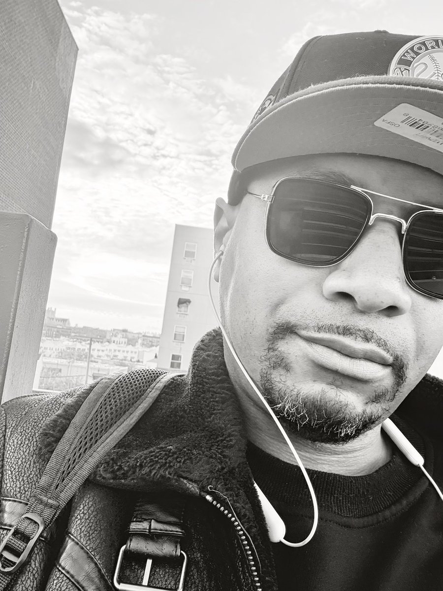 Colique_Culture's tweet photo. “Living just enough for the city” 
#blackmen #nyc #bronx #blackamdwhite #unctivities https://t.co/e5QGyGioZd