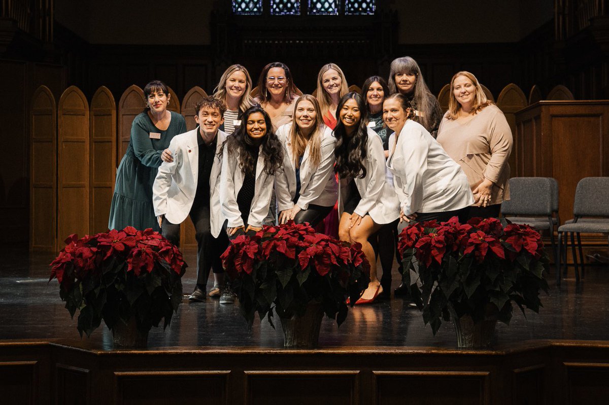 ParkUniversity's tweet photo. Nursing squad goals. 🩺
#ParkU #NursePinning https://t.co/tlqSuuADvx