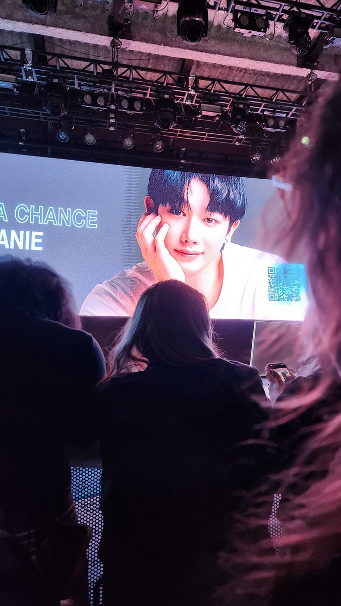 NUNURICAN's tweet image. AND WE&apos;RE HERE!! #WonhoinChicago