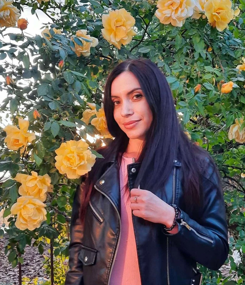 This is Tetiana Syrovatko and her mom.

Russia killed them with an airbomb strike on a civilian district i Zaporizhzhia.

They burned alive in a car. Tetiana was a 9th grader in the 93d Gymnasium. She was active in all school activities. 

Another schoolgirl burned alive with her