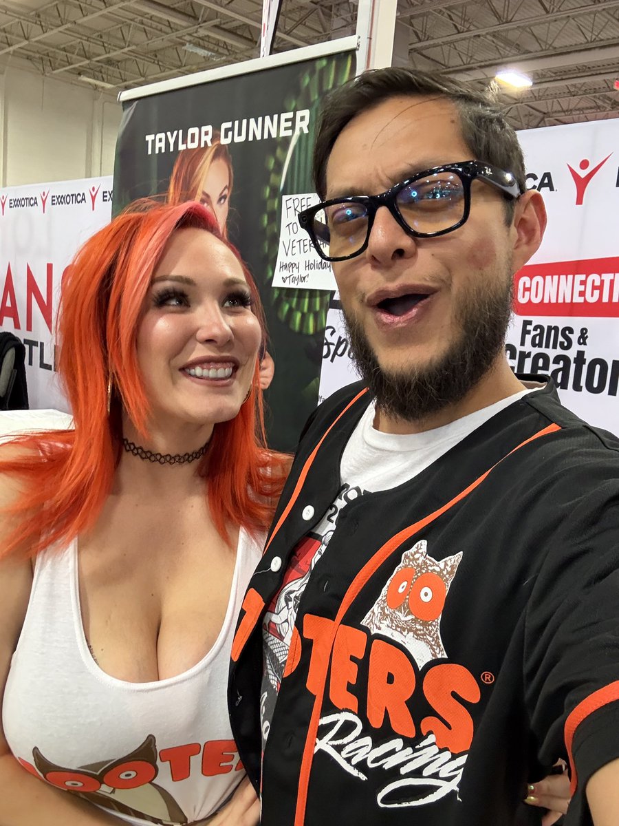 I got a kiss from <a href="/ItsTaylorGunner/">Taylor Gunner 💕</a> at <a href="/EXXXOTICA/">EXXXOTICA Expo</a>