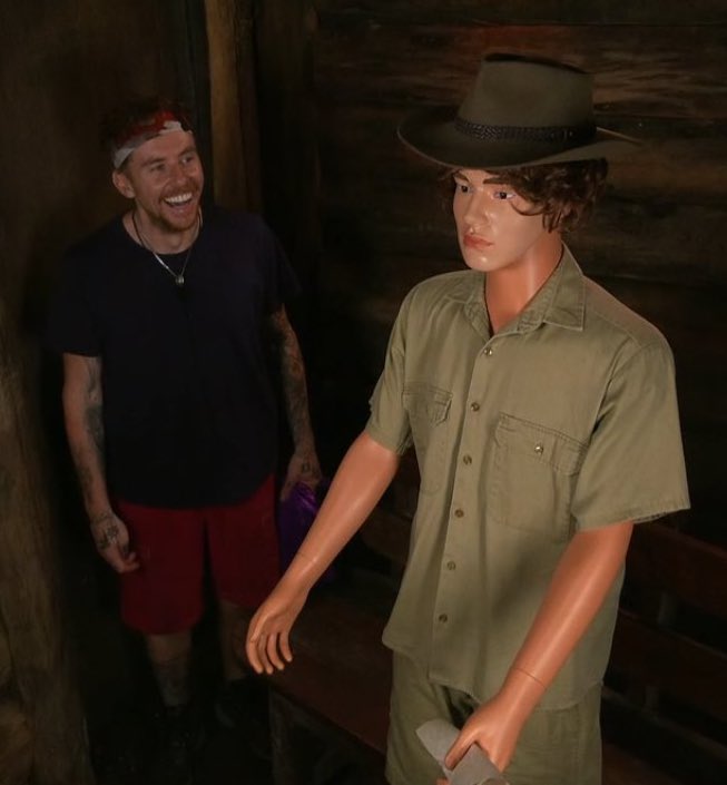moley_mollie's tweet photo. still howling over this 😭 #ImaCeleb https://t.co/dVaLDHiNbj