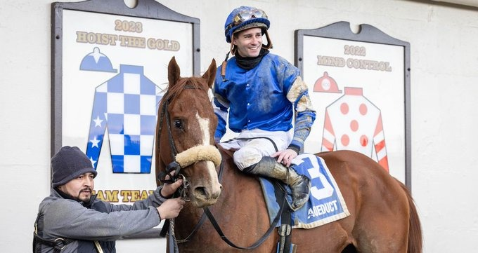 blindadosalas1's tweet photo. #Hipismo ¡EL HOMBRE RÉCORD! Esta tarde FLAVIEN PRAT 🇫🇷 ganó 2 clásicos en #Aqueduct y estableció un nuevo récord con más #Stakes en un mismo año (80) superando a IRAD ORTIZ JR 🇵🇷 (79) e igualando con la leyenda JERRY BAILEY 🇺🇸 la marca de #GradedStakes (55) en una sola temporada. https://t.co/ztMISASDVE