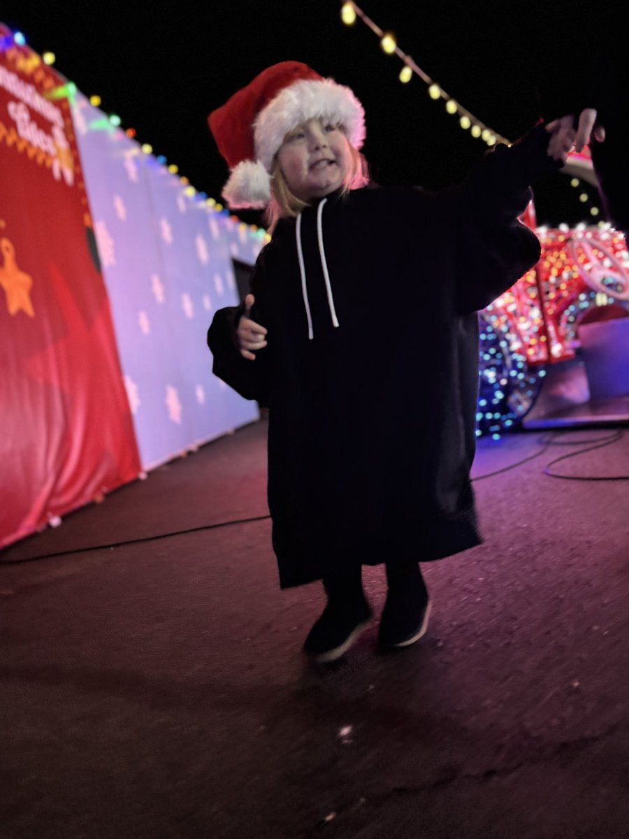 ryanellisracing's tweet photo. Forgot Hayden’s jacket on our way to the @CLTMotorSpdwy Christmas lights. Had an extra hoodie and told her it was a dress blanket, she loves it. #dadding https://t.co/evqfSyi8FS