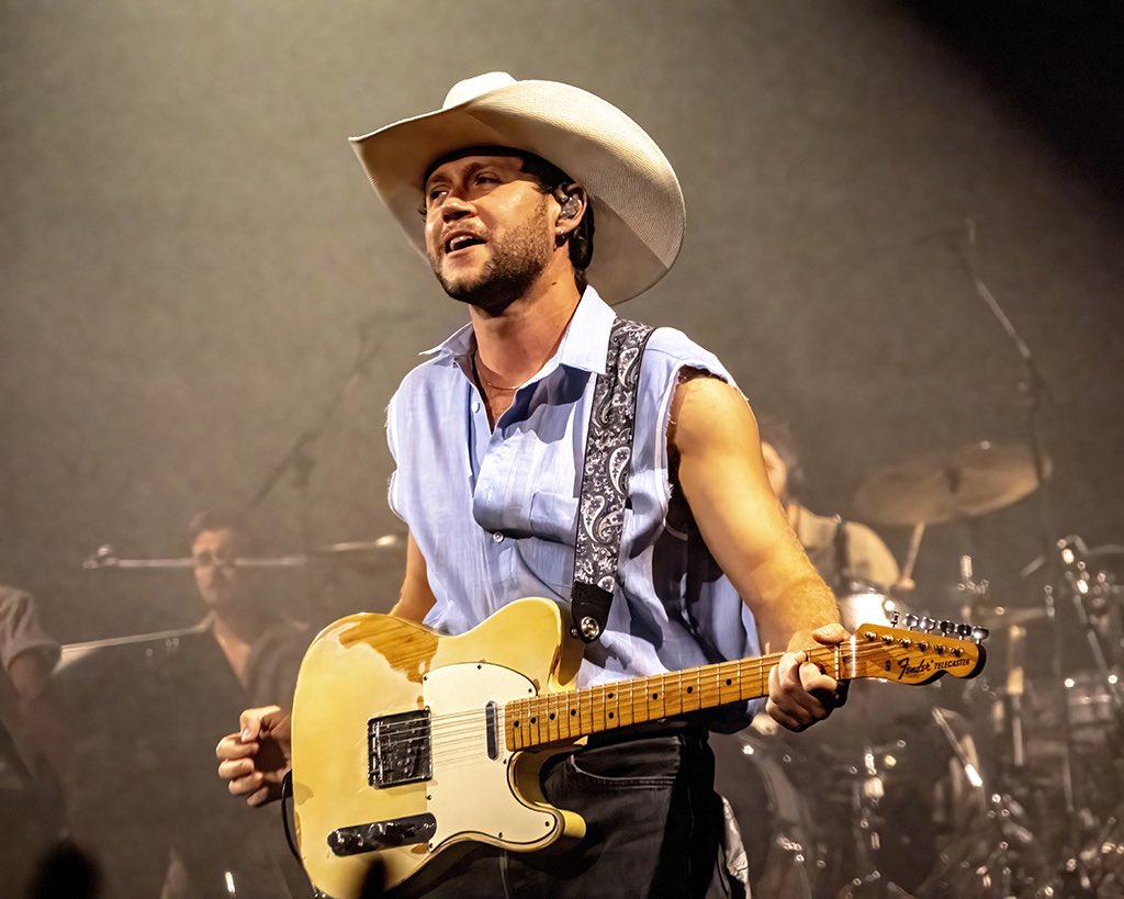 rhonda_ree's tweet photo. My to faves in cowboy hats
#NiallHoran #Harry Styles https://t.co/2xUsJZyAK0