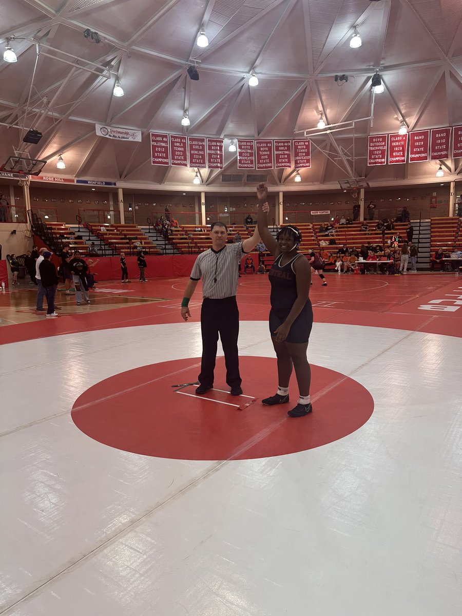 Salina Central girls wrestling results from today’s tournament in McPherson:
Kodi Waite-1st place
Phoebe Bohrer-2nd
Valerie VanZant-3rd
Izzy Hall-3rd
Abbie Slothower-4th
Kiarra Codling-5th