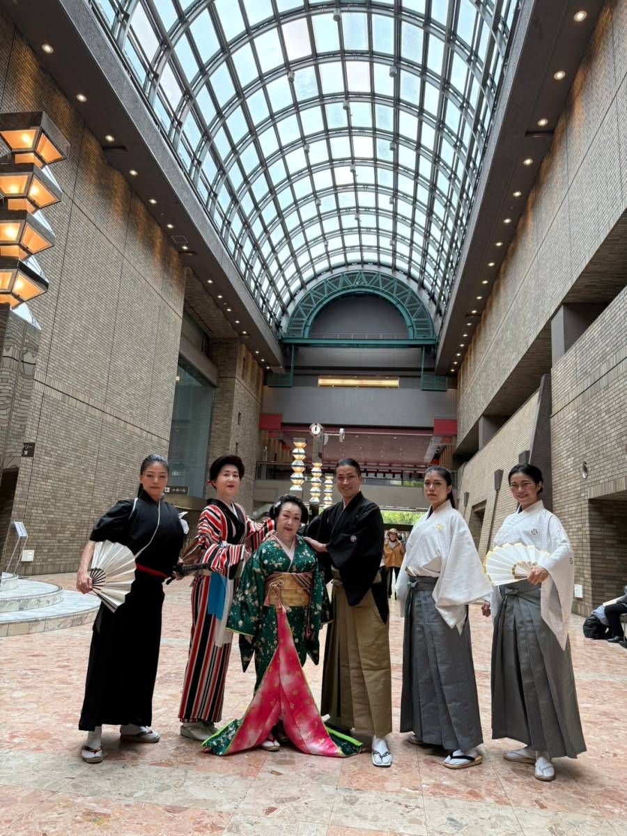 edge_kazuya's tweet photo. 志伝流
皆様いつもありがとうございます
日本舞踊の会でした
素晴らしいご縁に感謝しております
皆様いつも応援ありがとうございます
感謝
エッジグループ
志伝飛龍
#舞踊家
#剣舞家
#ありがとう
#感謝
#志伝流
#志伝飛龍
#SAMURAIPerformance
#NINJA https://t.co/wUOMEvZYsb