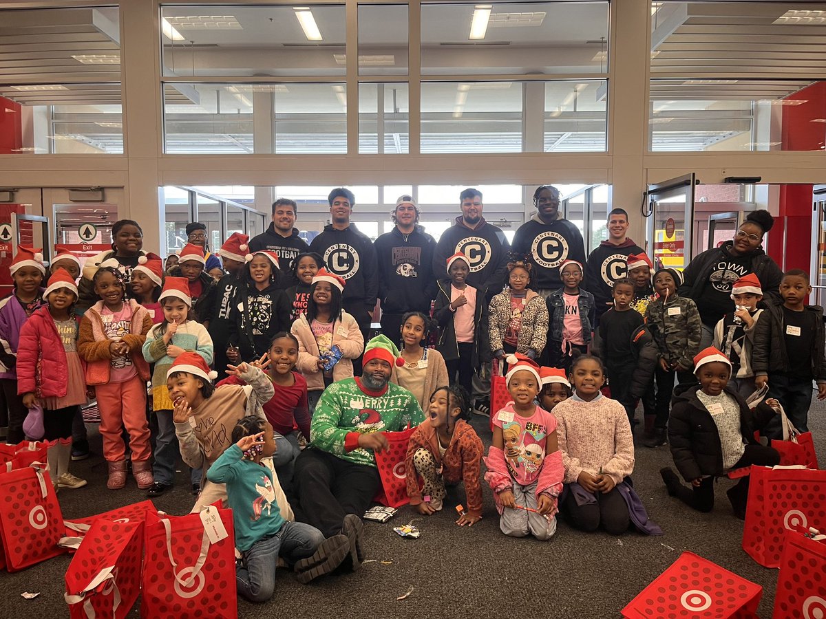 Gents_Football's tweet photo. Service Saturday.
It was an honor to support the Volunteers of America North Louisiana during their Shop with a DOC event.
https://t.co/CX1pQqfbKP
#NowWeGo
#GoGentsShreveport
#championcode
#VOAnorthlouisiana https://t.co/KiKJ6q5pgn
